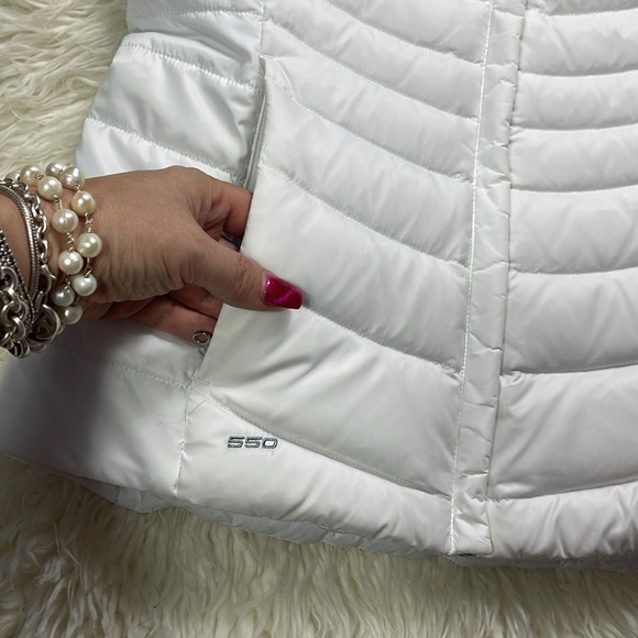 THE NORTH FACE White 550 Goose Down Aconcagua Vest - Picture 2 of 16